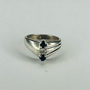 Sterling Silver .925 Size 7 Women’s ring with Three Stones Prong Set